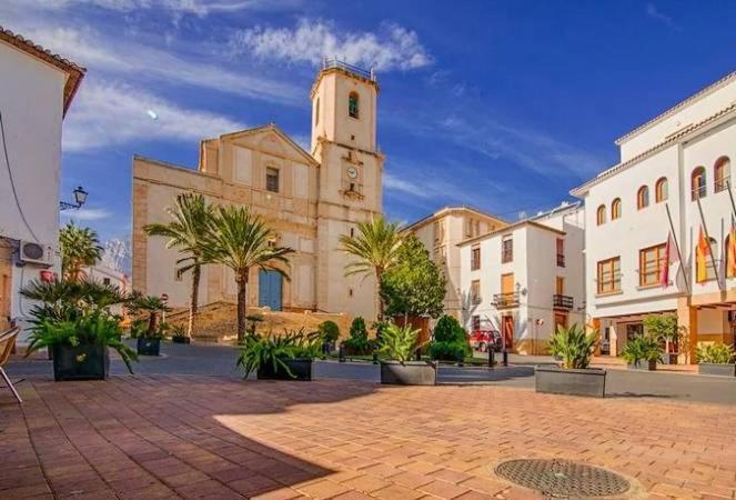 Apartments 4 You - "Plaza Mayor" - Ла-Нусия Экстерьер фото